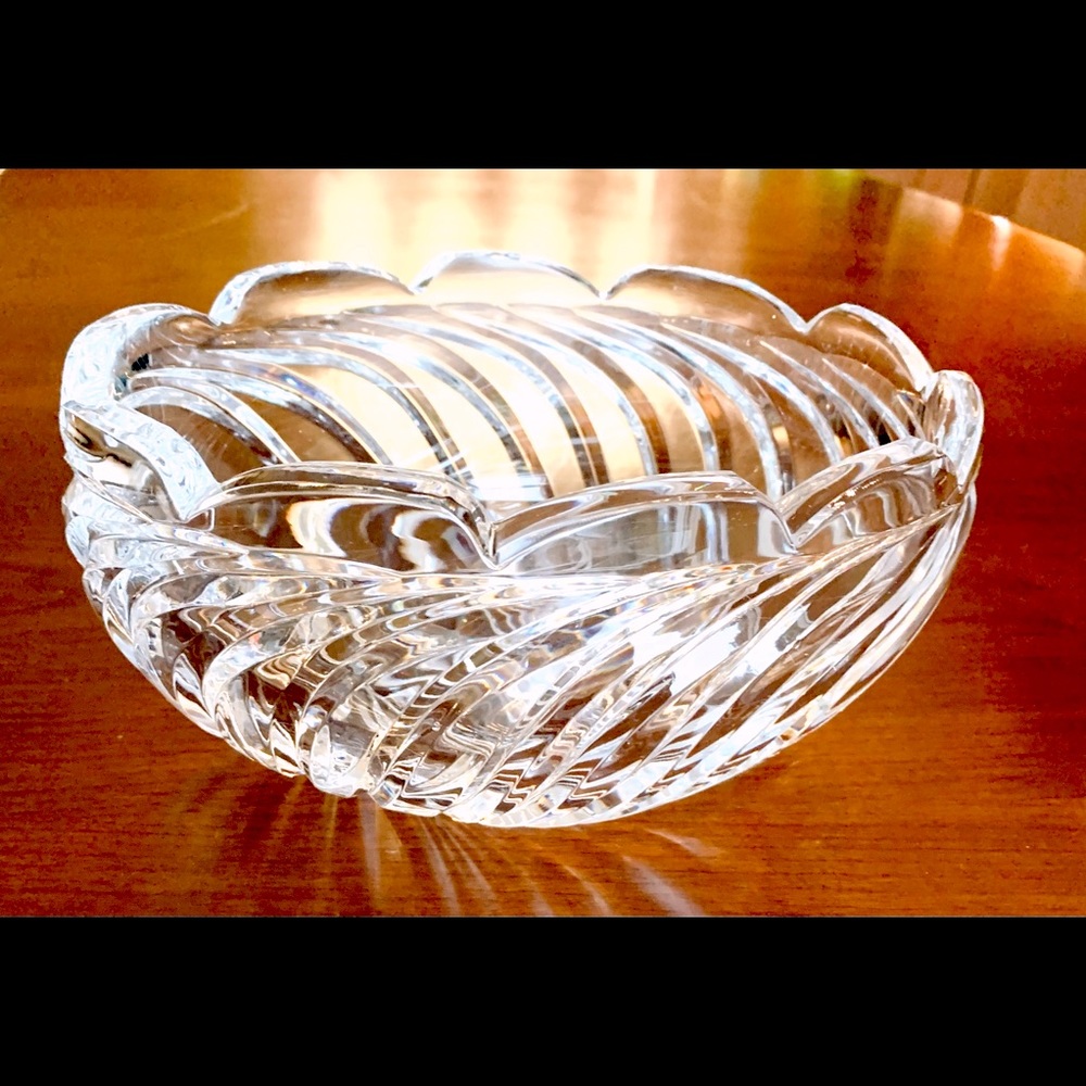Heavy real lead crystal center piece fruit bowl candy bowl swirling pattern cut